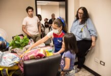 FAMILIA QUINTERO SE SUMA A LA CAMPAÑA “REGRESO A CLASES” CON SU GENEROSA DONACIÓN DE MOCHILAS Y ÚTILES ESCOLARES