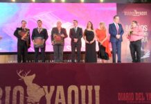 RECONOCE ALCALDE JAVIER LAMARQUE CANO A DIARIO DEL YAQUI POR LXXX ANIVERSARIO