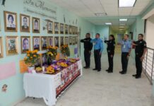 RINDE SSPM HOMENAJE A OFICIALES CAÍDOS MEDIANTE ALTAR DE MUERTOS