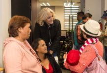 DIF CAJEME REÚNE A JOVEN EXTRAVIADA CON SU FAMILIA