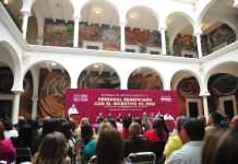 Entregan gobernador Alfonso Durazo y titular de la SEP estímulos a más de mil maestras y maestros de la entidad