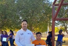 Gobierno del Estado dignifica a estudiantes y docentes con la entrega de tabletas electrónicas: Kiko Munro.