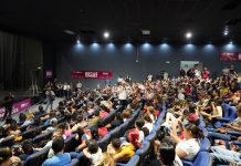 Gobernador supervisa obra de desarrollo urbano y entrega escrituras y becas en SLRC