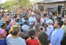 Atiende gobernador Alfonso Durazo zonas afectadas por el paso del huracán Hilary en el sur de Sonora