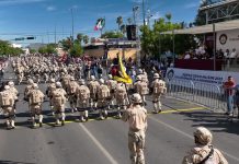 Encabeza gobernador Alfonso Durazo desfile cívico militar por el 213 aniversario de la independencia de México