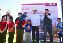 Beneficia gobernador Durazo a familias de Sahuaripa con certeza jurídica, becas e infraestructura deportiva