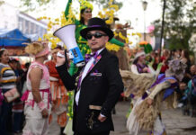 El pregonero invita a las presentaciones del FAOT 2024