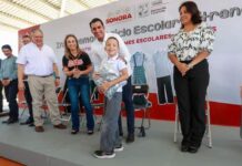 Entrega SEC Sonora los primeros paquetes de uniformes escolares gratuitos en Hermosillo