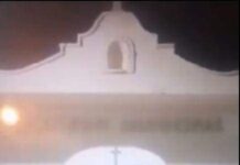 Captan a una supuesta niña fantasma jugando a media noche en panteón de Puebla
