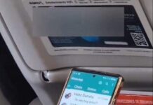 Captan a sujeto ‘enamorando’a varias mujeres por WhatsApp, mientras viajaba en avión.