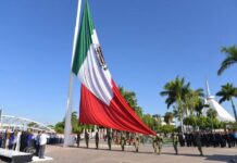 REALIZAN CEREMONIA DE IZAMIENTO DE BANDERA POR INICIO DEL MES PATRIO