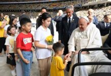 600,000 FIELES ACUDEN A LA MISA DEL PAPA EN TIMOR ORIENTAL! LA MAYOR CONGREGACIÓN PAPAL