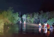 Proteccion civil y Bomberos rescatan a pasajeros de transporte de personal en Tajimaroa