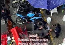 Policías de Guadalajara, evitan que un hombre se haga daño así mismo, todo terminó en abrazos.