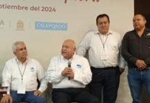 Miguel Angel Castro Cosío recibe premio nacional al mérito en sanidad acuícola
