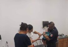 AGENTES DE LA POLICÍA MUNICIPAL Y CRUZ ROJA SALVAN LA VIDA DE UN BEBÉ EN ESPERANZA