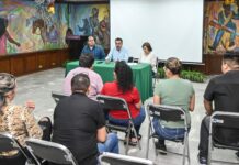 ATIENDE ALCALDE JAVIER LAMARQUE A CONDUCTORES DE PLATAFORMA