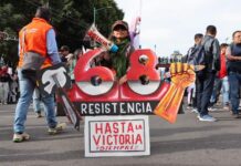 MARCHAN PARA RECORDAR LA MATANZA DE TLATELOLCO