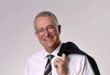 ¡Qué detalle! Ricardo Salinas Pliego, regaló regala cervezas a aficionados en juego de béisbol.