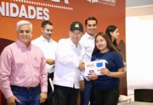 Fortalece Gobernador Durazo educación y salud en comunidades de la sierra con entrega de becas y jornada de vacunación