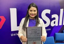 RECIBE DENI GASTELUM LA CONDECORACIÓN AL MÉRITO “FORJANDO SERES HUMANAS Y LIBRES”