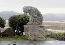En Galicia, España, se encuentra el primer monumento de los animales abandonados.