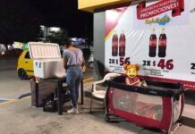 Una Joven de tan sólo 17 años de edad, trabaja jornadas de más de 8 horas acompañada de su bebé