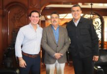 JAVIER LAMARQUE SE REÚNE CON RAMÓN FLORES Y MANUEL BORBÓN PARA VER EO TEMA DEL PRESUPUESTO 2025