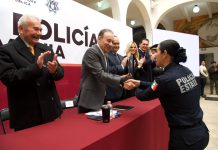Gobernador Durazo crea Policía Estatal mejor capacitada; reconoce a elementos por 30 años de servicio