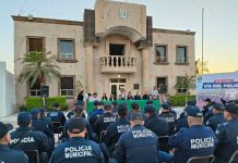 RECONOCEN A POLICÍAS DE BÁCUM EN SU DÍA