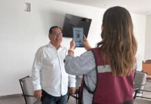 En la primer jornada de afiliación en Sonora, el Mtro. Sergio Pablo Mariscal Alvarado alza la mano en favor de la legalidad, la pluralidad y el progreso