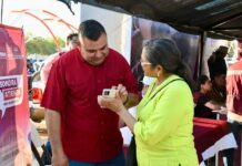 Gobernador Durazo acerca servicios gratuitos de «Sonora Atiende» a familias de la colonia Palo Verde