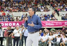 JAVIER LAMARQUE RESPALDA HISTÓRICA ENTREGA DE BECAS A ESTUDIANTES DE CAJEME