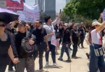 «La IA no se alimenta sola»; locutores y actores de doblaje se manifiestan, exigen su regulación