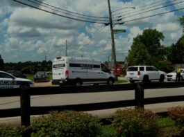 Dos muertos en iglesia de Kentucky tras tiroteo en el que un atacante disparó a un agente estatal; el sospechoso murió