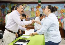 *ENTREGAN JAVIER LAMARQUE Y DELEGADO DE LA SICT PERMISOS A TRANSPORTISTAS DE CARGA Y PASAJE*